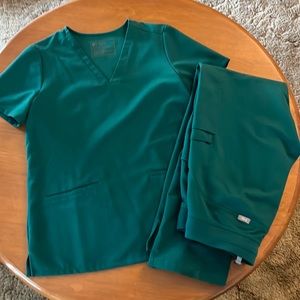 Size small HUNTER GREEN Fig Scrubs